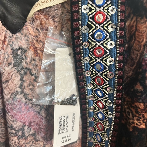 Nigelia Velvet Ruana - Picture 3 of 5